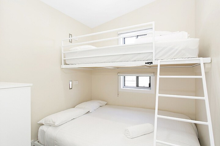 Room 12 of 63