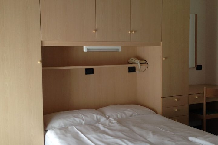 Room 3 of 56