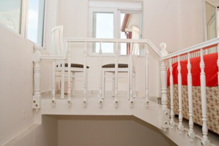 Room 25 of 28