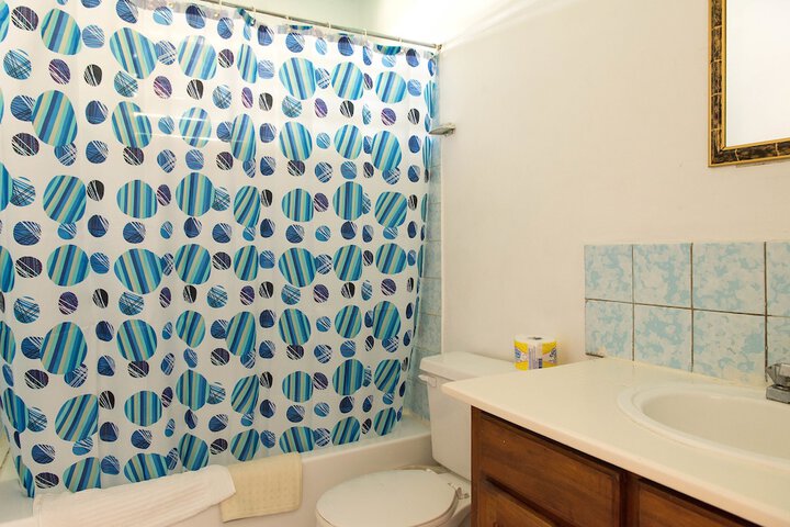 Room 10 of 32