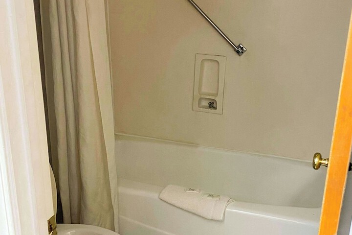 Room 11 of 19
