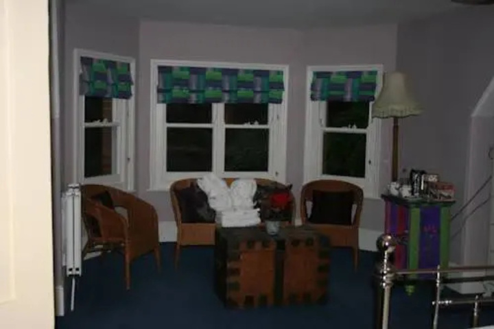 Room 7 of 9