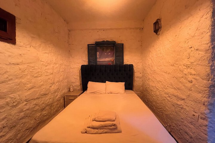 Room 26 of 103