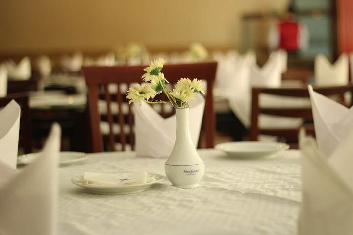 Dining 38 of 51