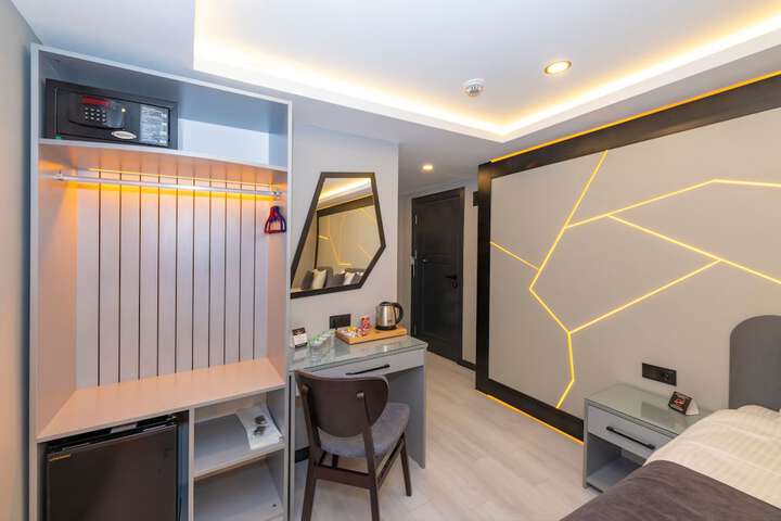 Room 12 of 41