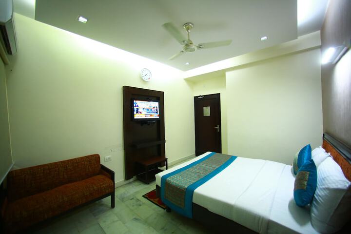 Room 15 of 68