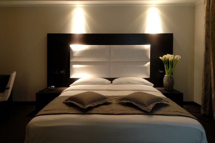 Room 4 of 49