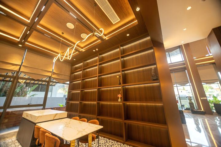 Lounge 139 of 148