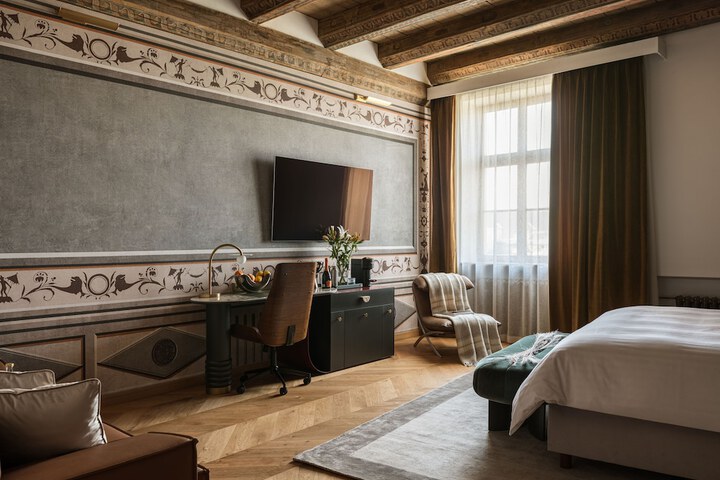 Room 48 of 90