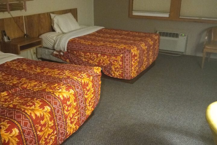Room 4 of 9