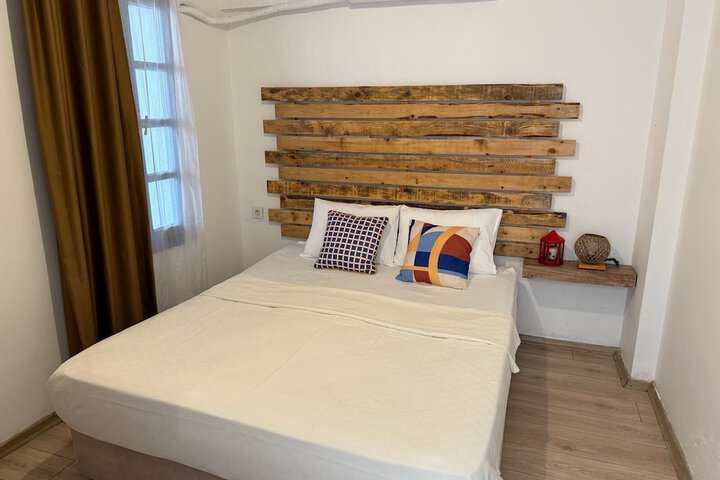 Room 6 of 23