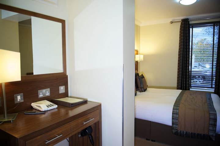 Room 3 of 38