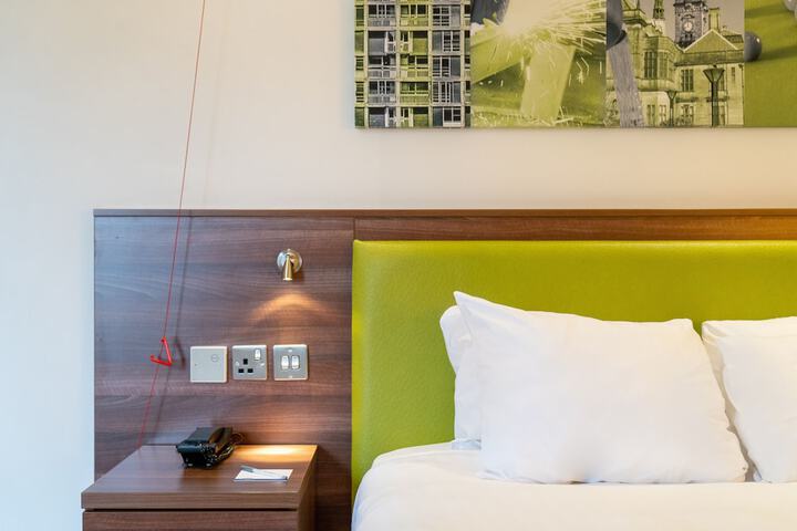 Room 14 of 64