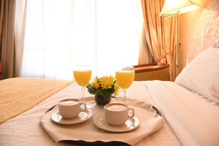 Breakfast/Coffee Service 32 of 41
