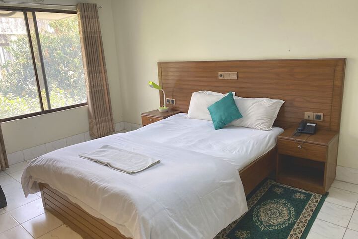 Room 4 of 15