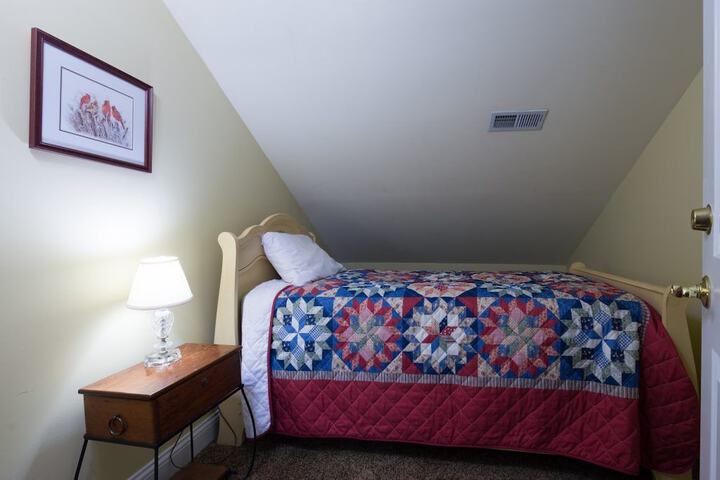 Room 24 of 108