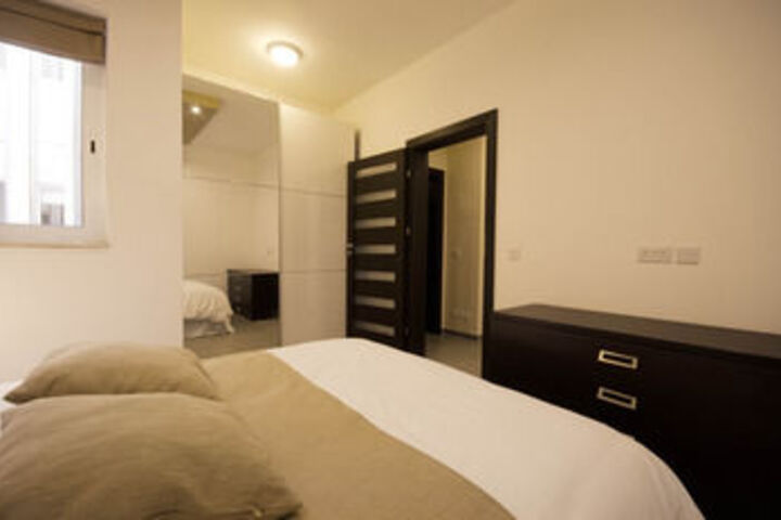 Room 12 of 35