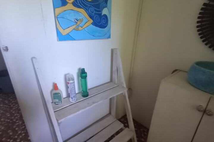 Room 13 of 33