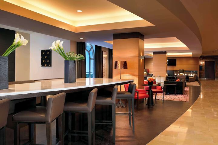 Lounge 51 of 67