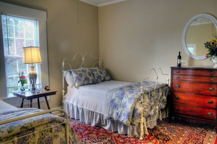 Room 9 of 40