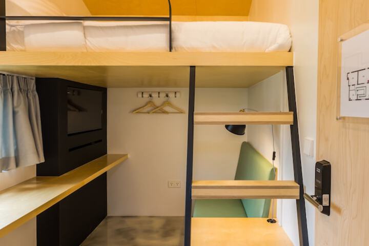 Room 13 of 90