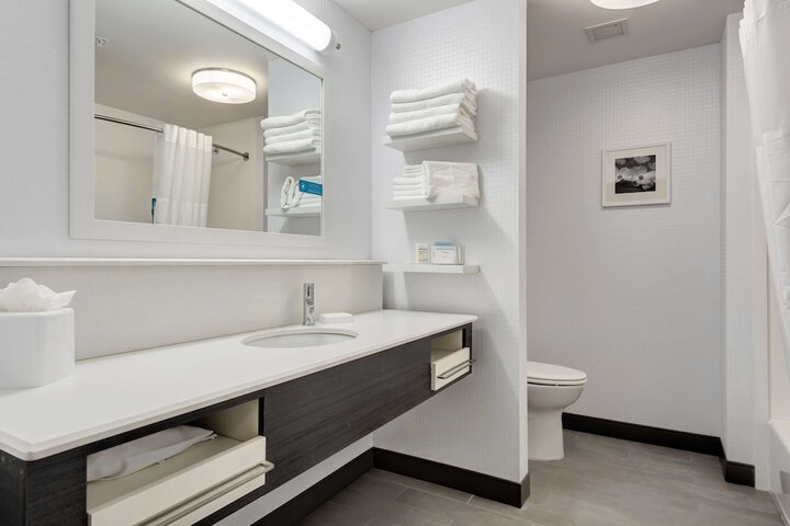 2 Queen Beds Hearing Accessible (7 of 7)