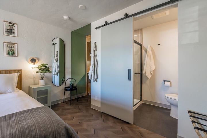 Room 18 of 20