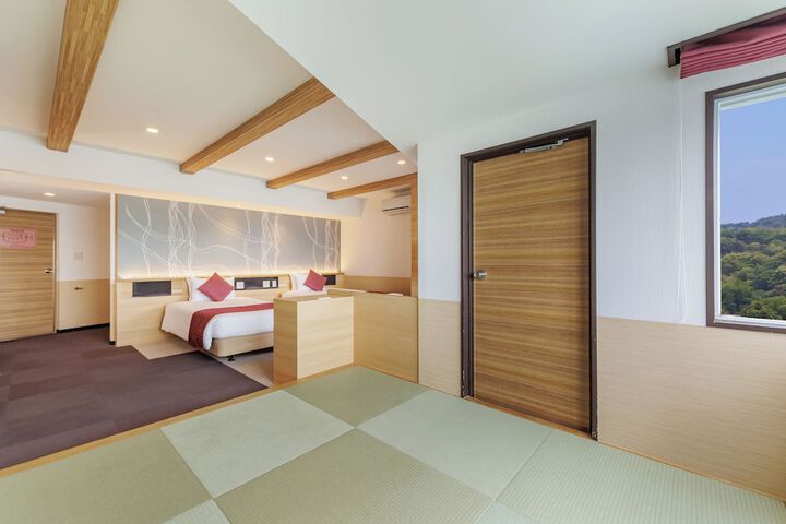 Room 12 of 90