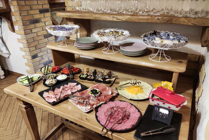 Dining 80 of 102