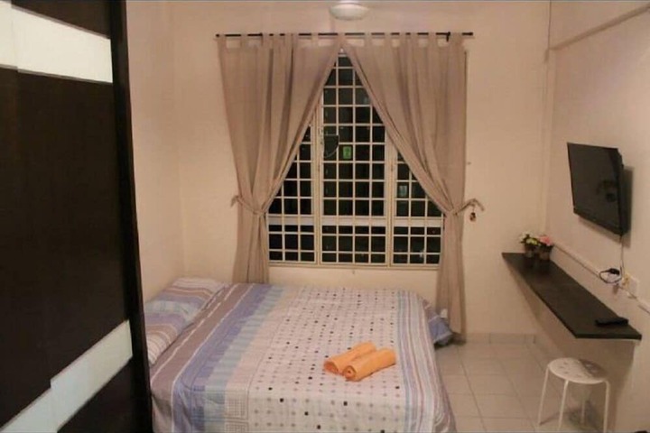 Room 4 of 11