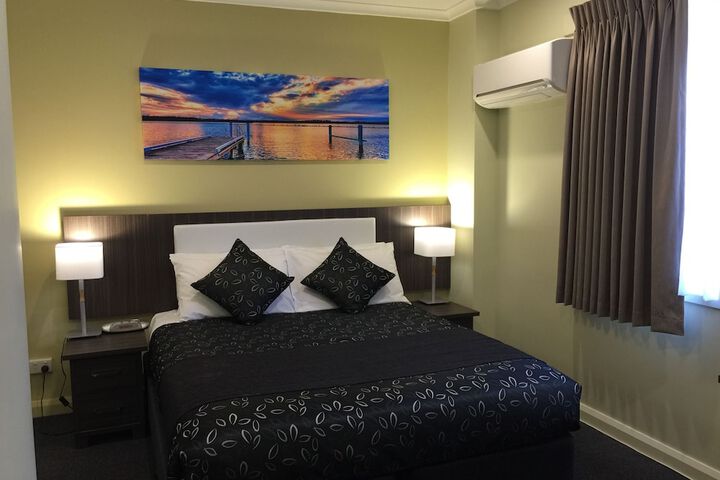 Room 11 of 48