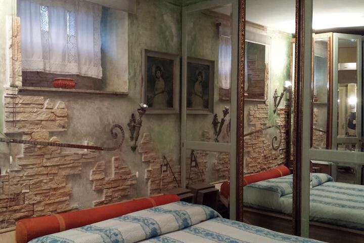 Room 8 of 86