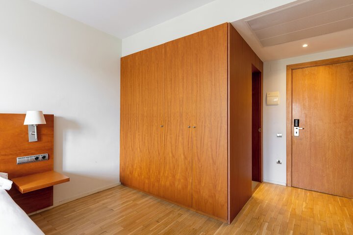 Room 32 of 75