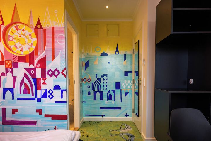 Room 19 of 53