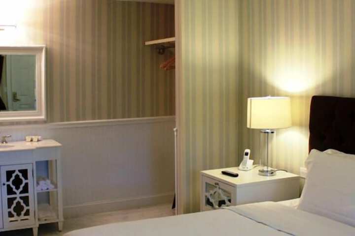 Room 5 of 7