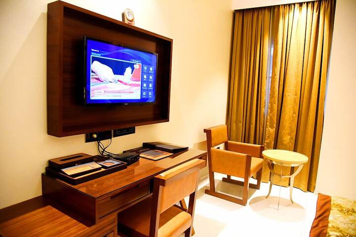 Room 16 of 38