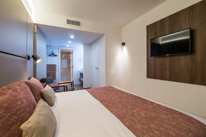 Room 3 of 34