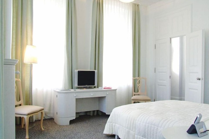 Room 5 of 63