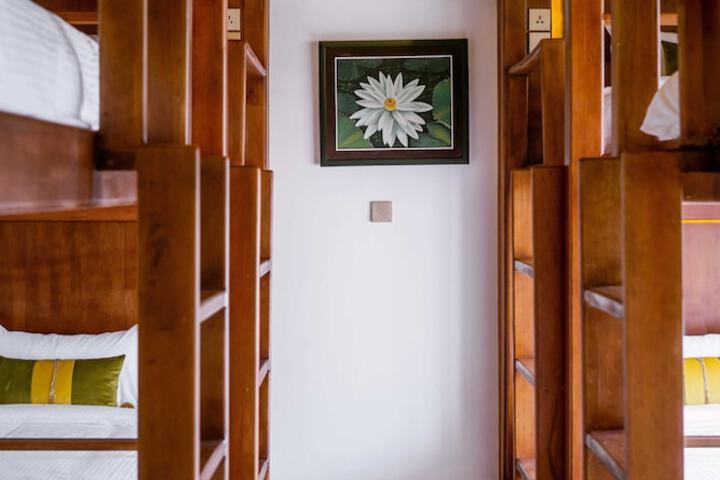 Room 21 of 198