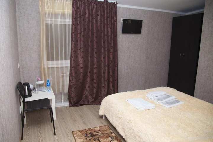 Room 9 of 28