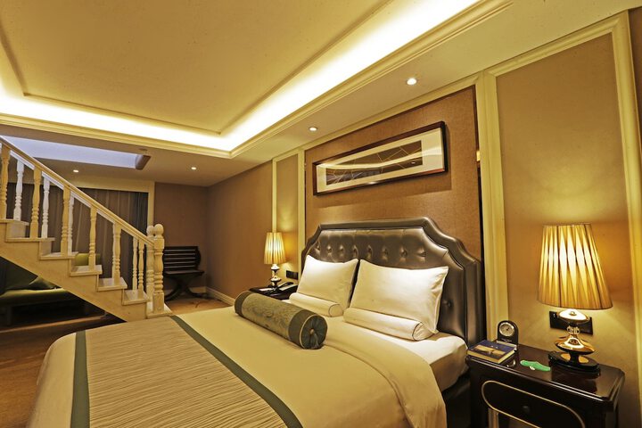 Room 9 of 30
