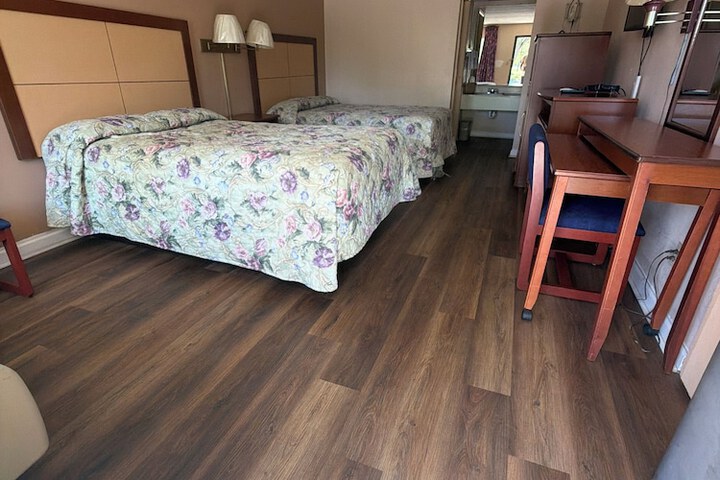 Room 9 of 38