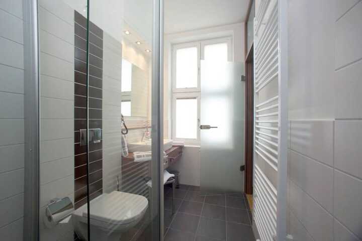Room 13 of 28
