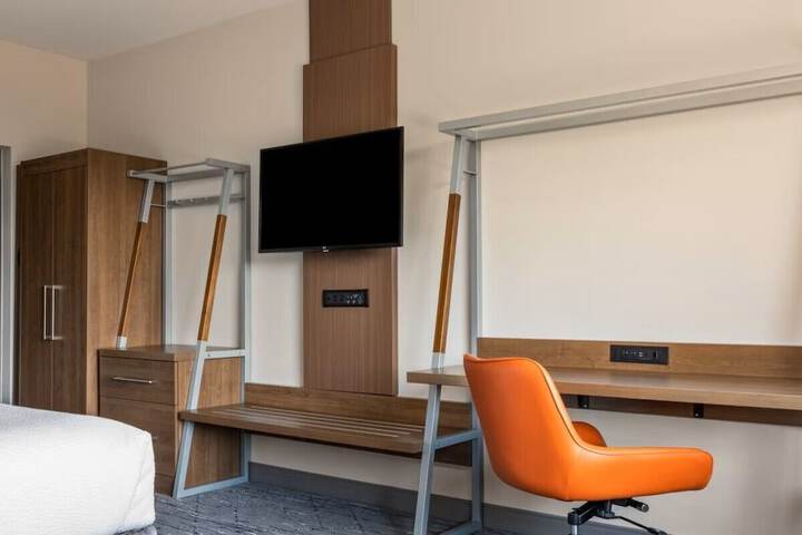 Room 8 of 43