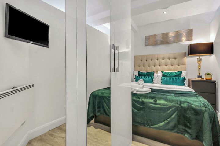 Room 3 of 15