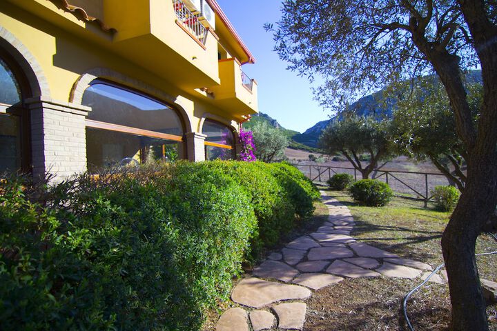 Hotel Exterior 30 of 34