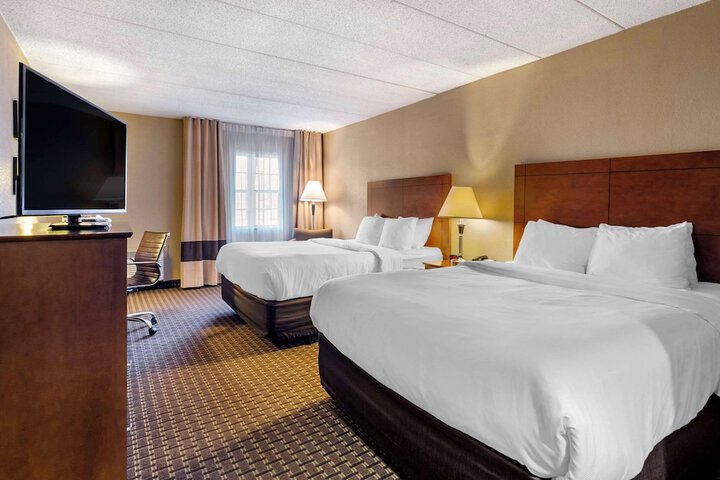 2 Queen Beds Accessible (17 of 17)