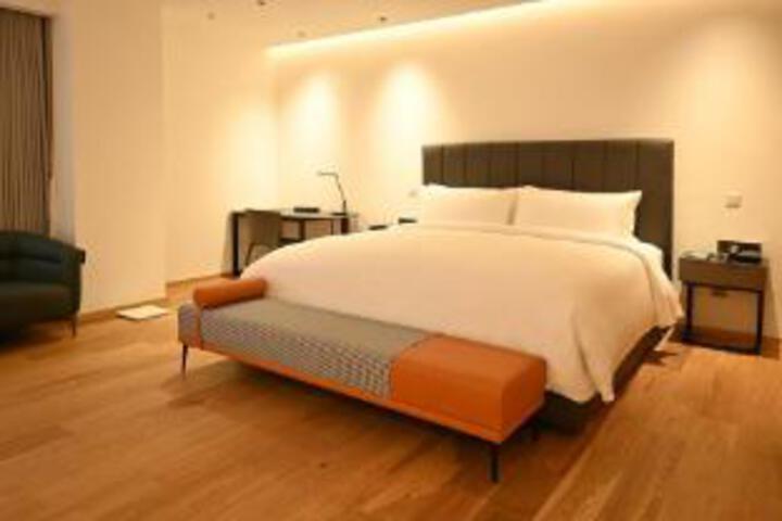Room 14 of 16