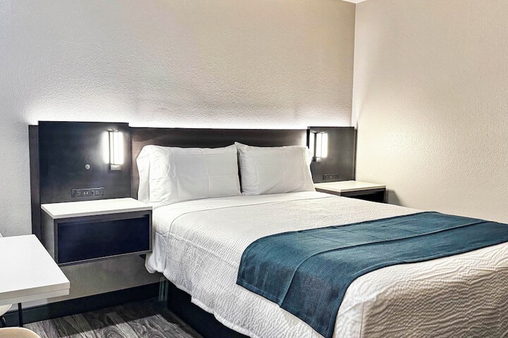 Room 10 of 41