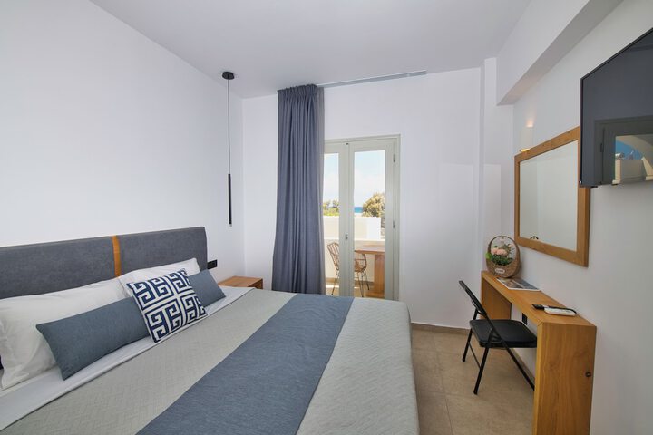 Room 2 of 33